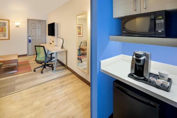 Holiday Inn Express & Suites S Lake Buena Vista image 23